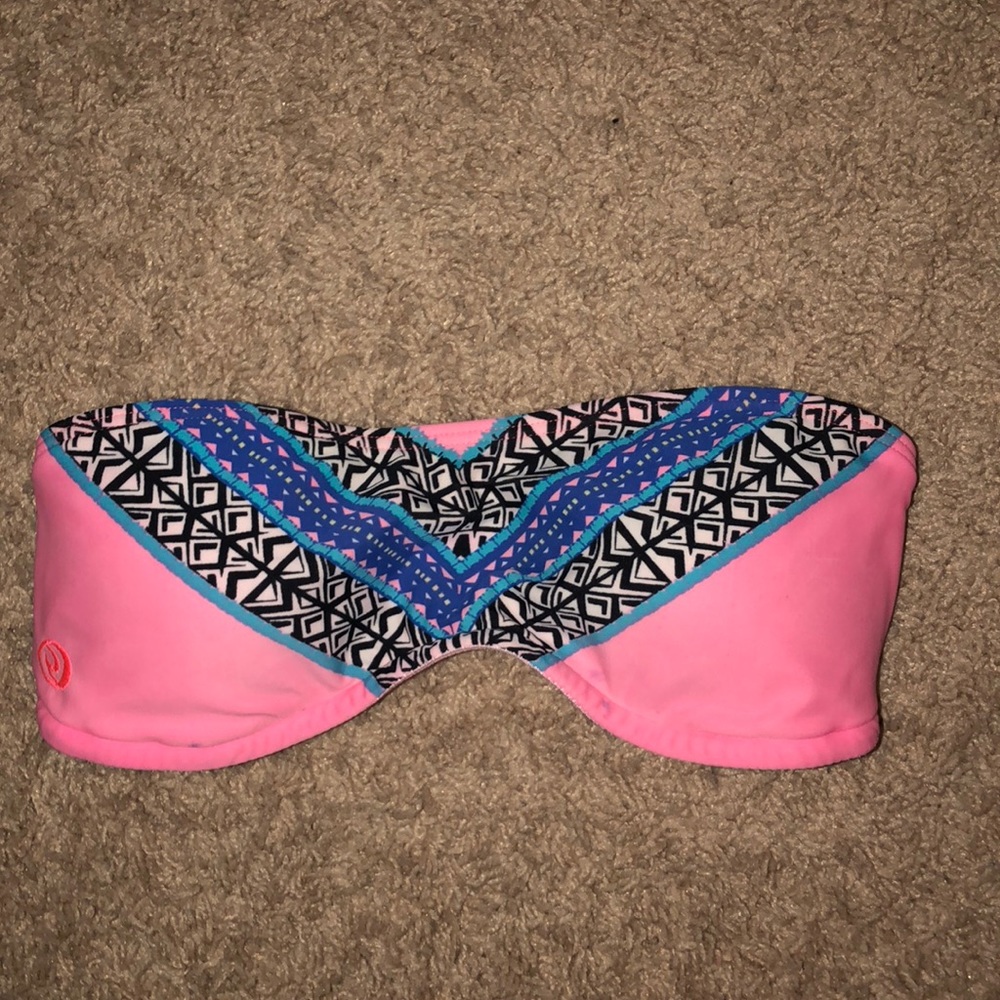 Pink rip curl bathing suit top with designs